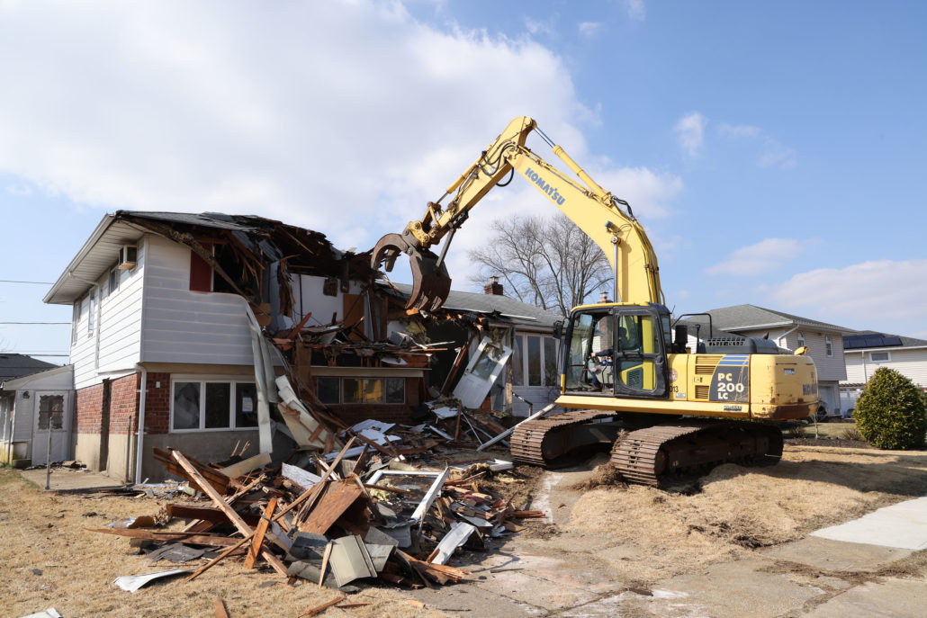 Town Demolishes Vacant Zombie Home in Farmingdale