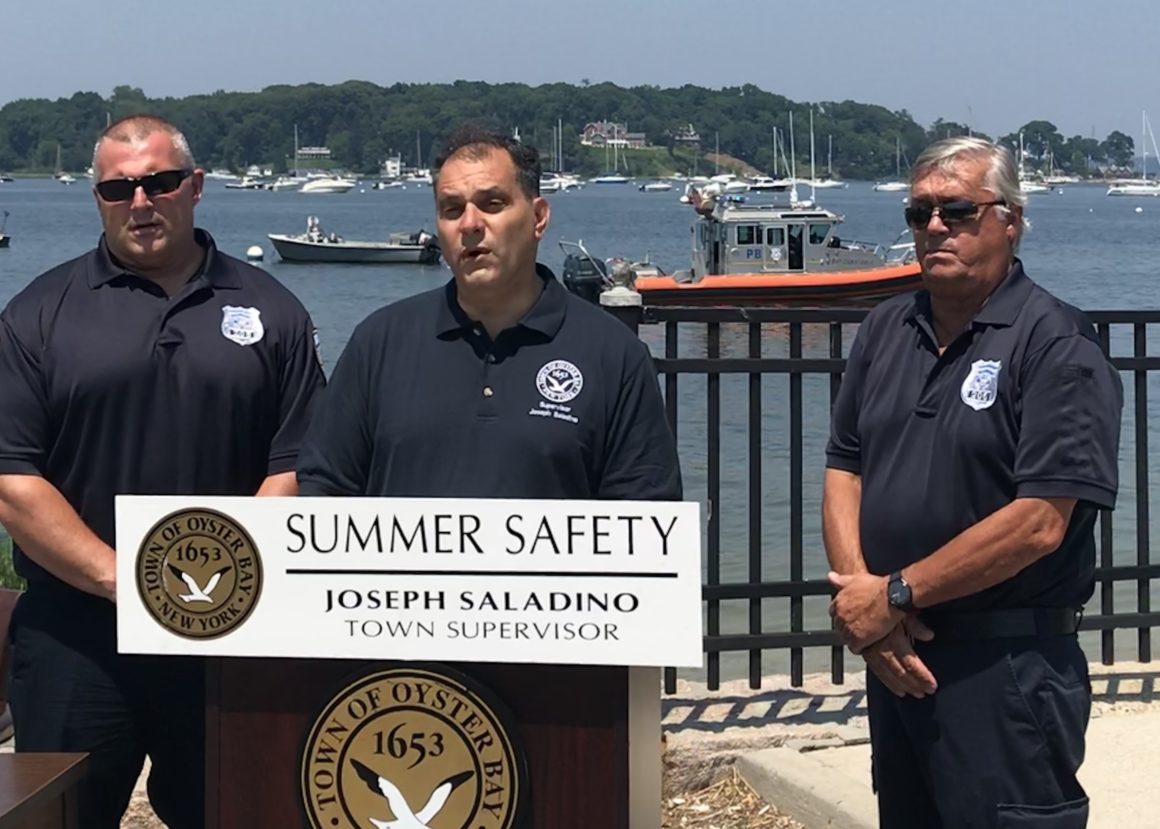 Supervisor Signs Executive Order Restricting Speed in Oyster Bay Harbor for July 4th